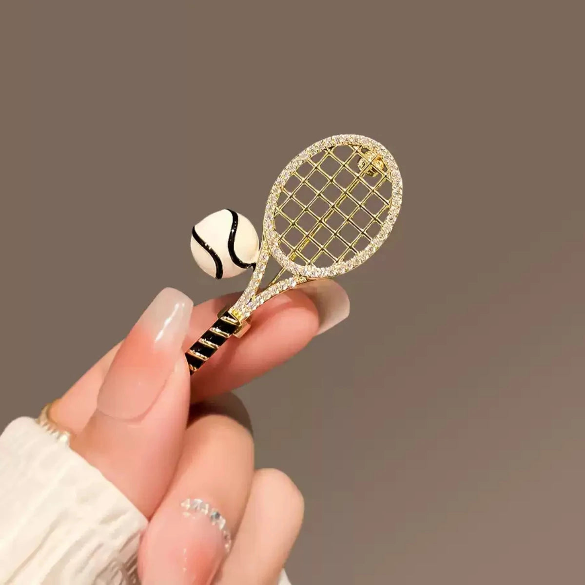 Sparkling Tennis Racket Brooch – Glamour for the Passionate Player