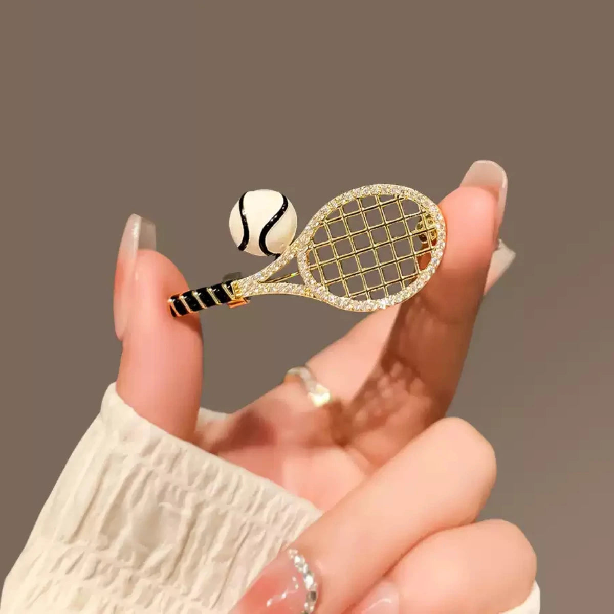 Sparkling Tennis Racket Brooch – Glamour for the Passionate Player