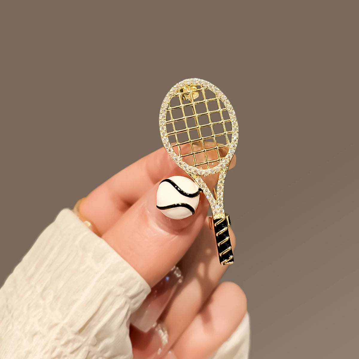 Sparkling Tennis Racket Brooch – Glamour for the Passionate Player