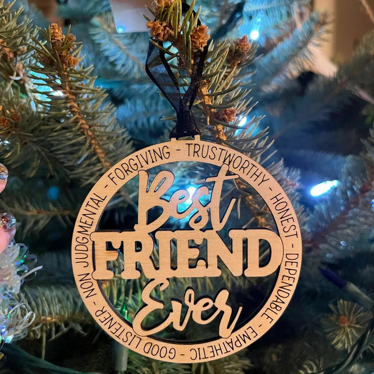 Wooden "Best Friend Ever" Hanging Ornamen